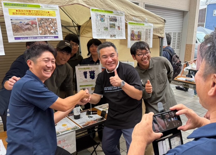 鈴木英敬先生とメンバーの写真